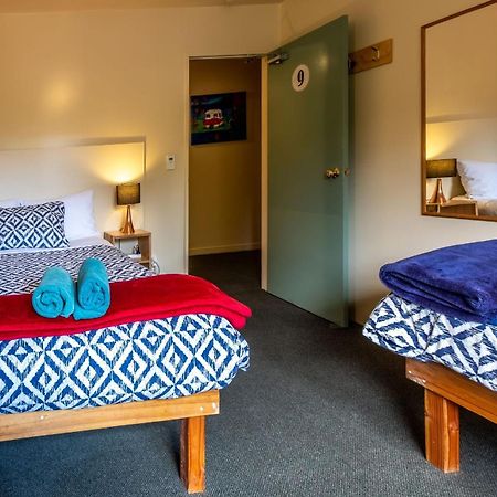 Kakapo Lodge แฮนเมอร์สปริงส์ ภายนอก รูปภาพ
