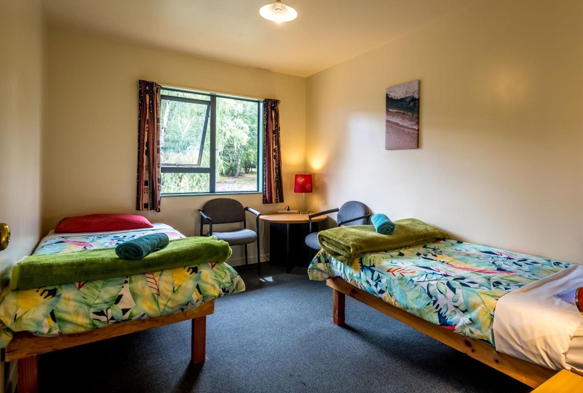 Kakapo Lodge แฮนเมอร์สปริงส์ ห้อง รูปภาพ
